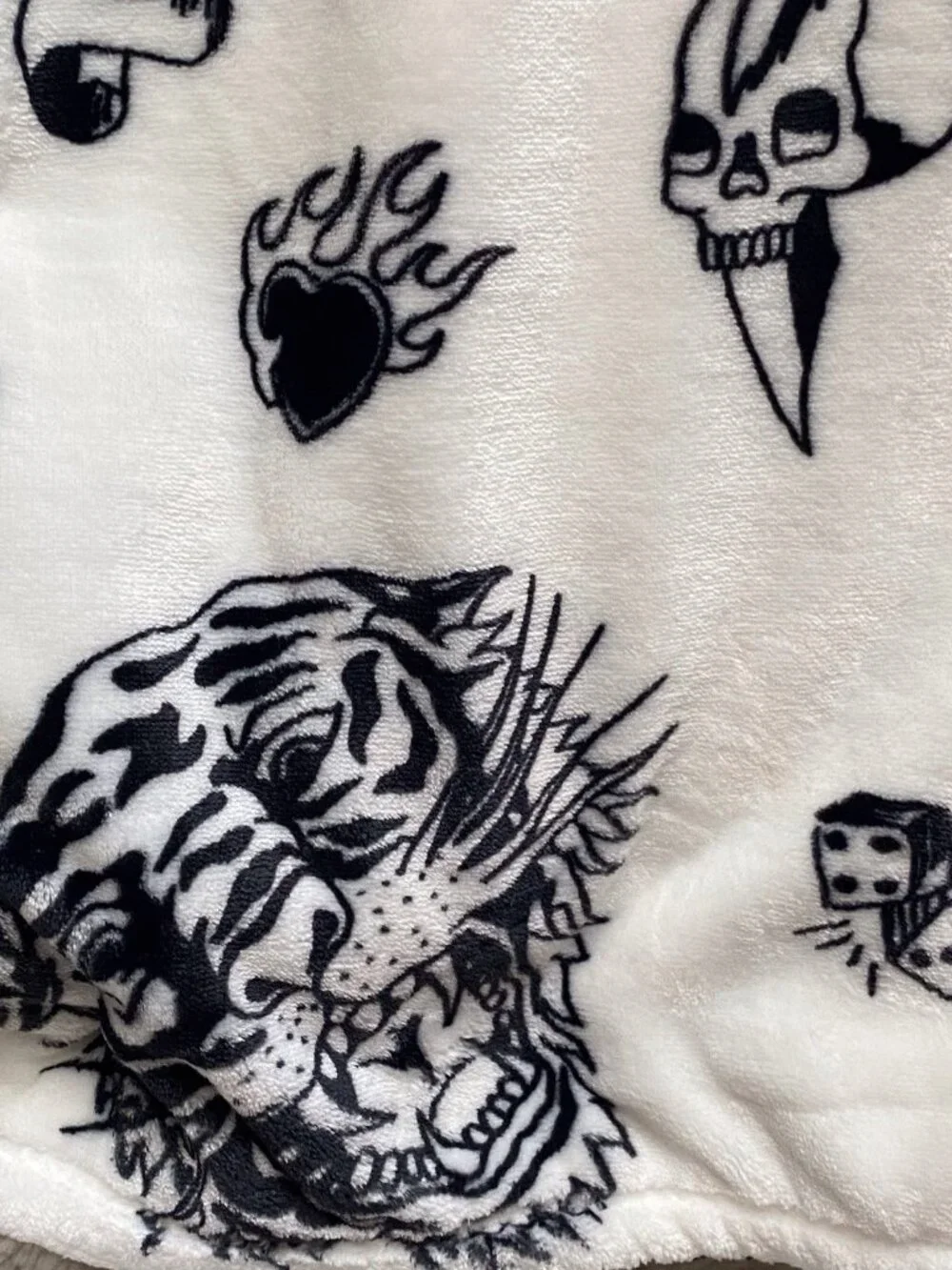 Ed Hardy Tattoo Printed Plush Oversized Throw Blanket Tiger Skull Dice White NEW